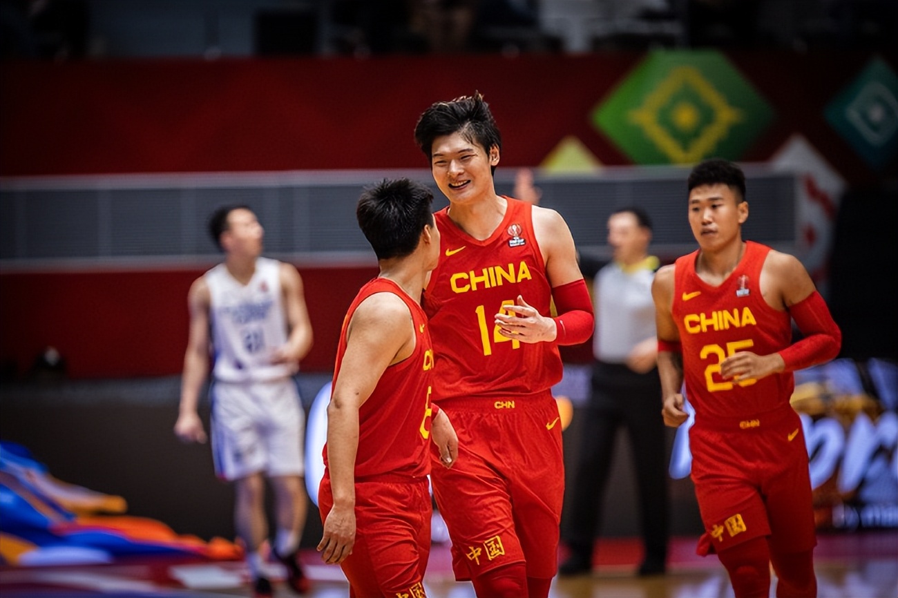CBA季后赛八强战间隙，球迷带着期待准备迎接更多精彩