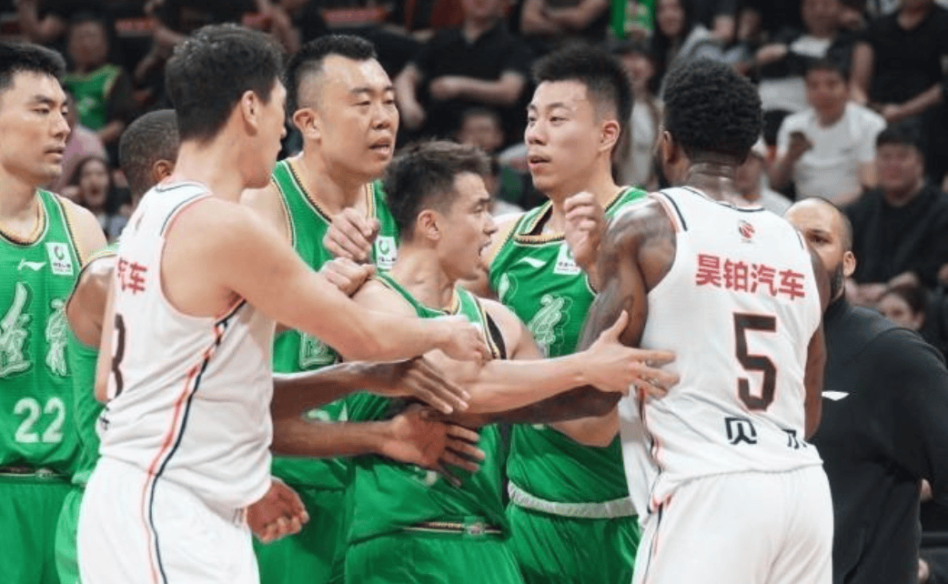 中国CBA联赛迎来新规定：外援名额减少至两人