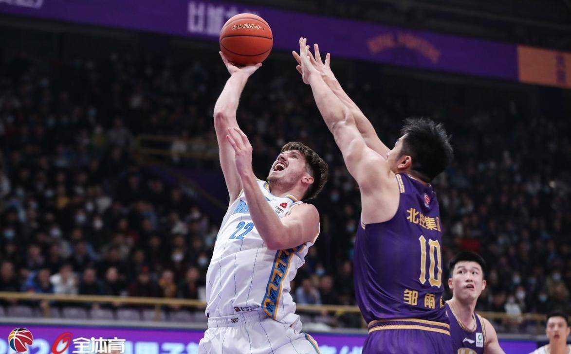 北京北汽遭遇人员伤退，球队准备调整阵容以迎战下一场比赛