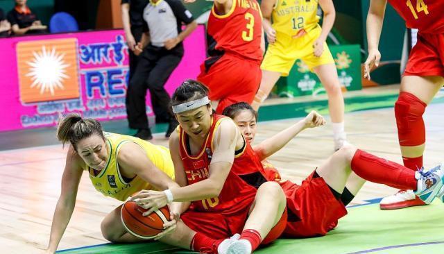 四川女篮丢球传球犯错，CBA俱乐部需加强培训
