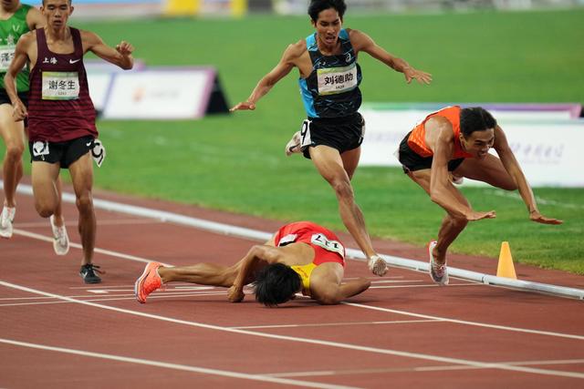 冲刺终点！泰国选手登上田径领奖台