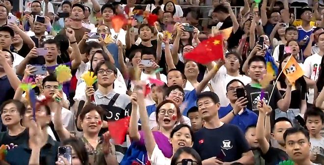 上海队惊艳亮相，双塔组合助攻得分
