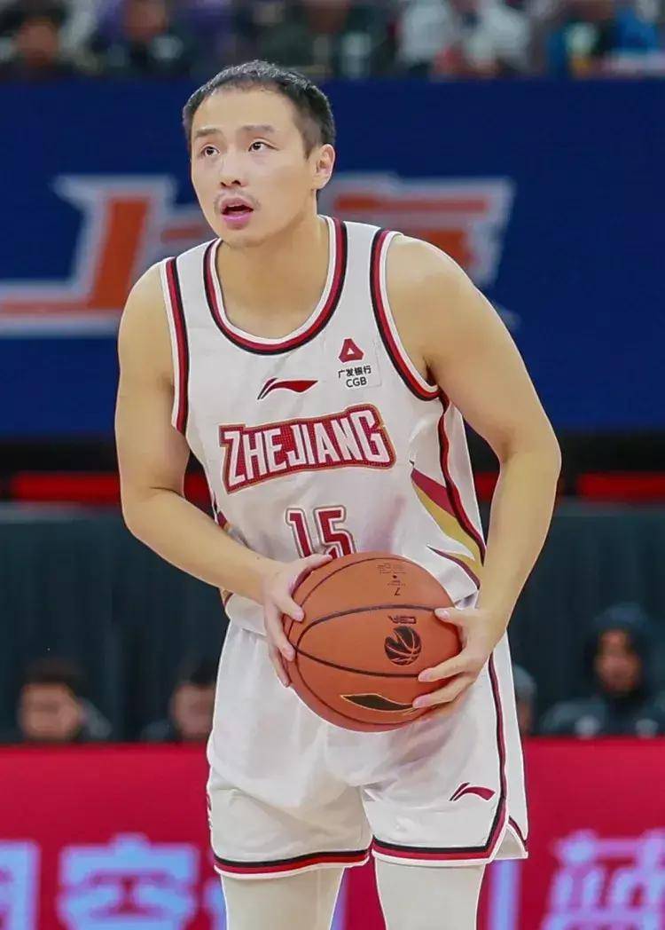 上海队惊艳亮相，双塔组合助攻得分
