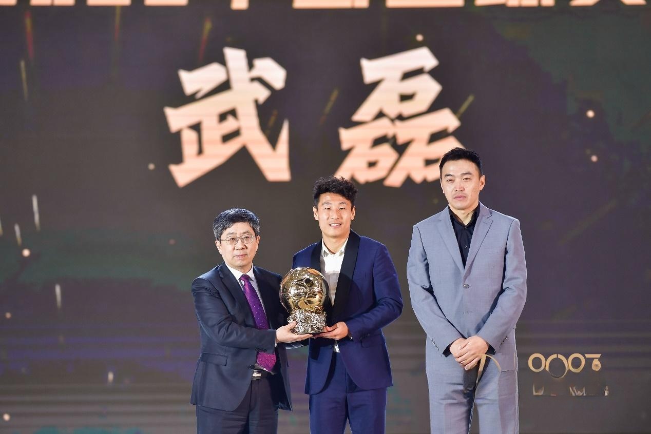 中国足球精英在国际舞台闪耀光芒