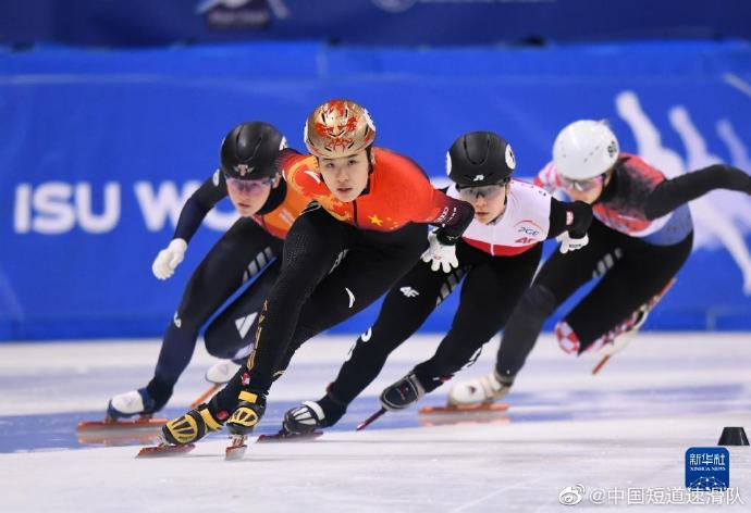 短道速滑选手连夺两金，再创佳绩