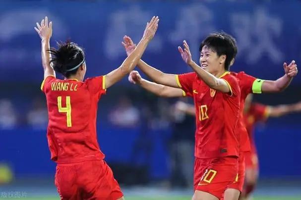 足球领域女性球员不惧强敌，展现实力