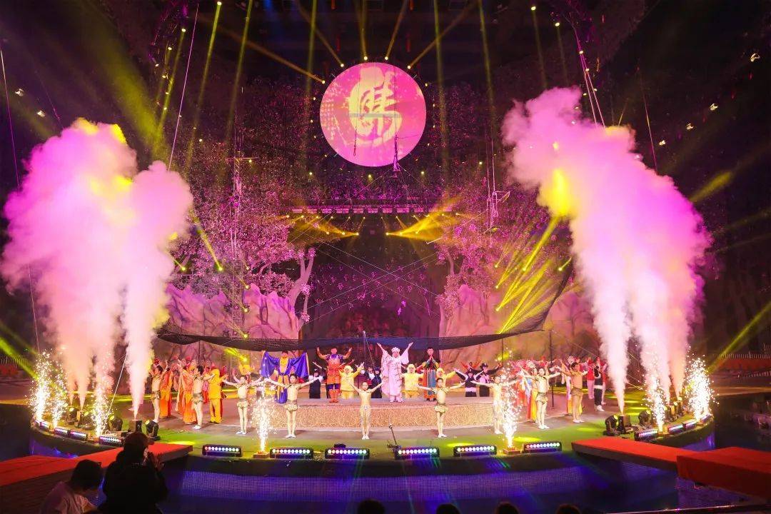 意大利代表团壮志凌云获得奖杯