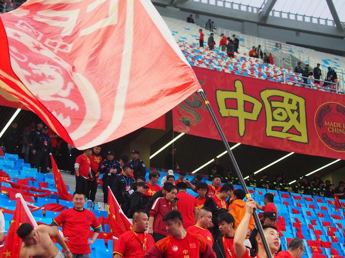 瓦西亚球迷连坦授权，畅行取胜满风