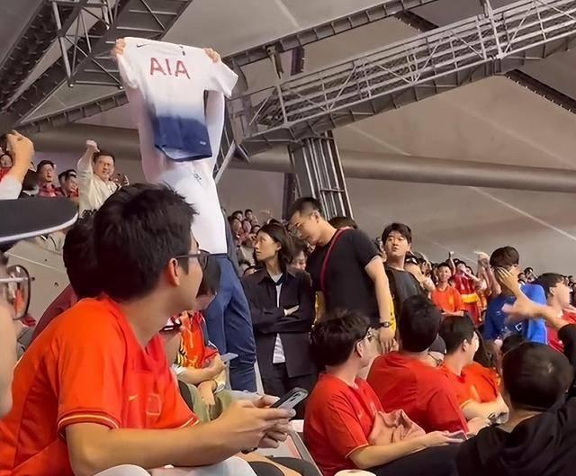场面火爆，双方展开激烈角逐