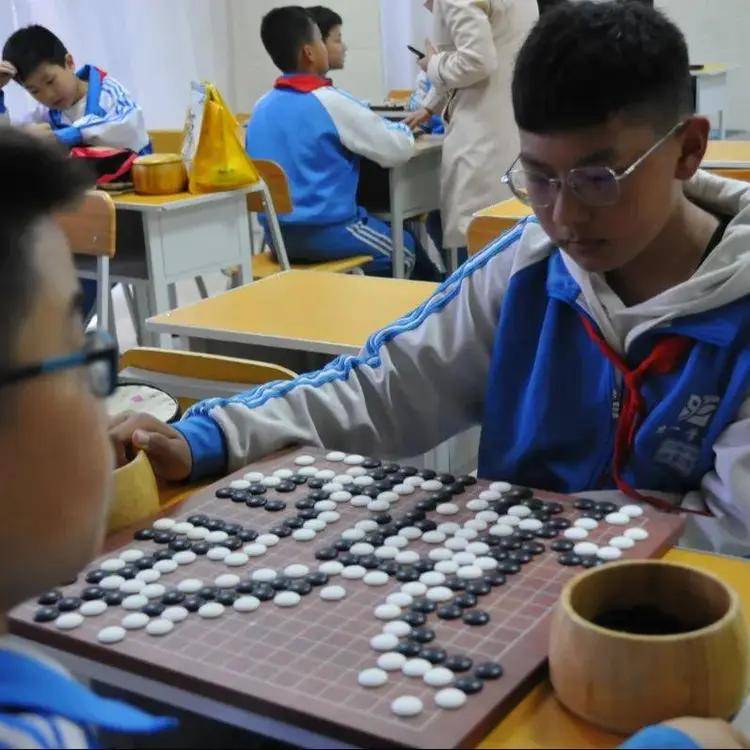 战术斗智，比赛场上的智慧对决