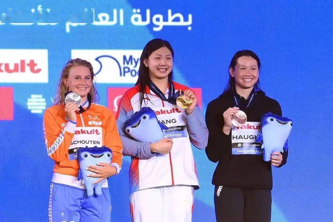 游泳女子百米蛙泳：澳大利亚选手成绩惊艳夺金