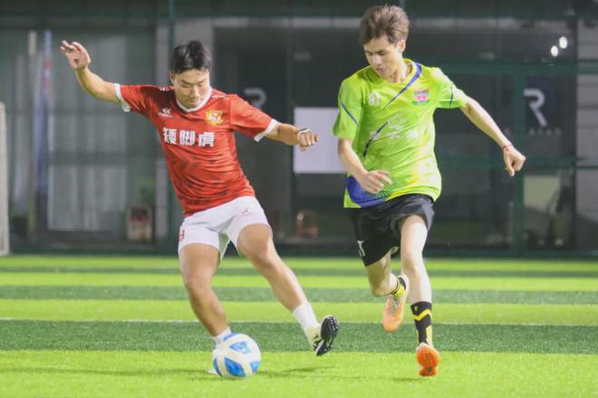 球场上草根球队逆袭，惊艳全场